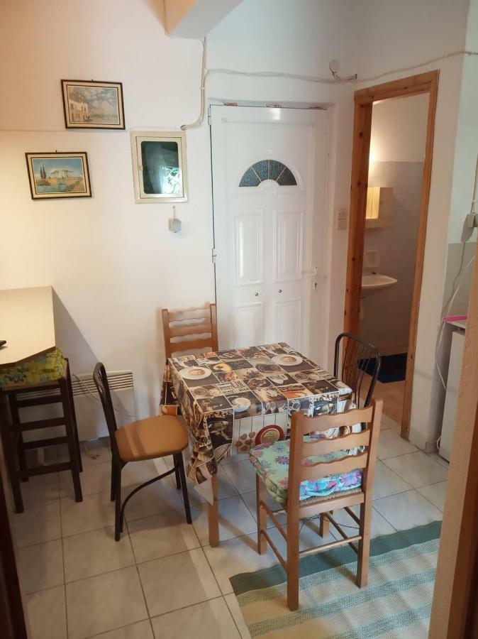Grandma'S Apartment 칼람파카 외부 사진